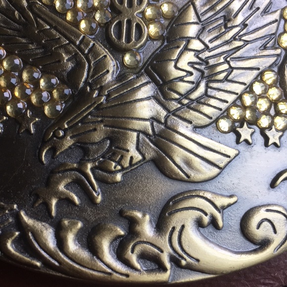 Buckle - Picture 2 of 4